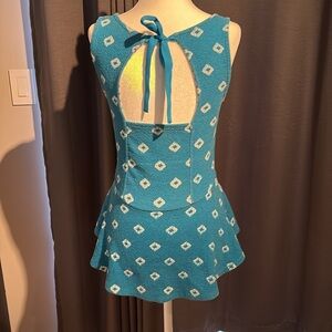 Peplum tie back tank. XS. Cute fit, brand unknown. Worn and washed.